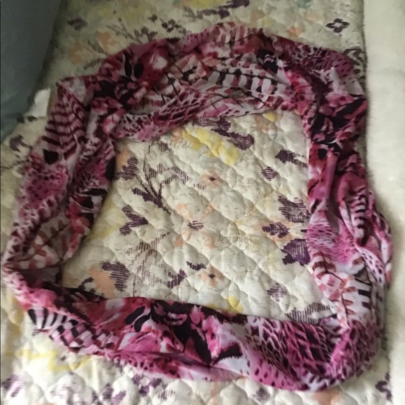 Scarf pink black white leopard print, versatile🌸nice pattern good shape - Picture 6 of 8